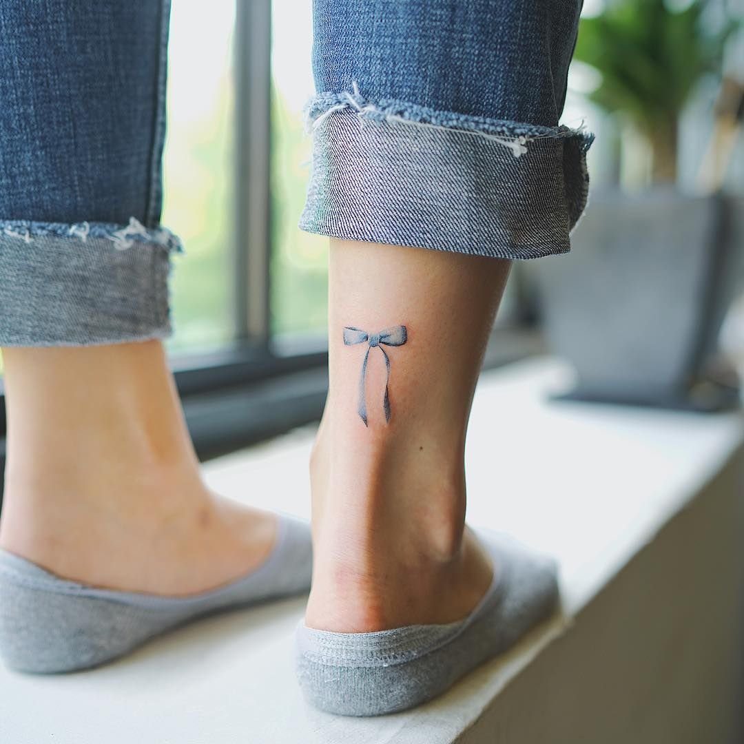 Маленькие татуировки для девушек на ноге