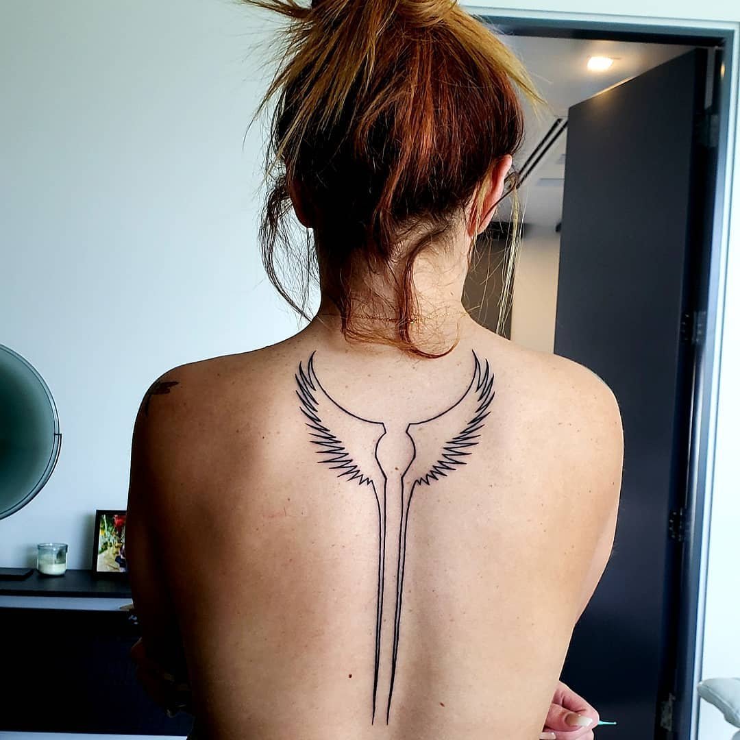 Татуировки Крылья на спине женские