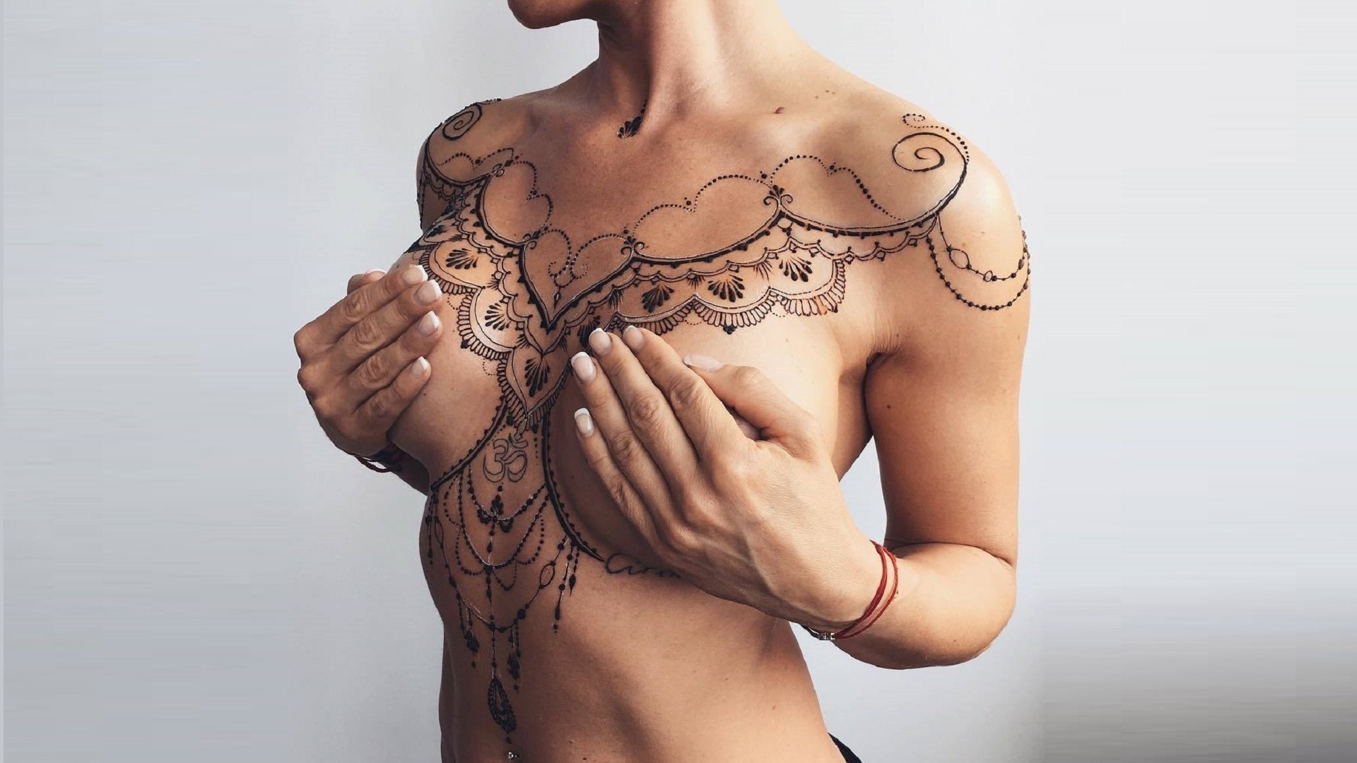 татуировка размера груди фото 7