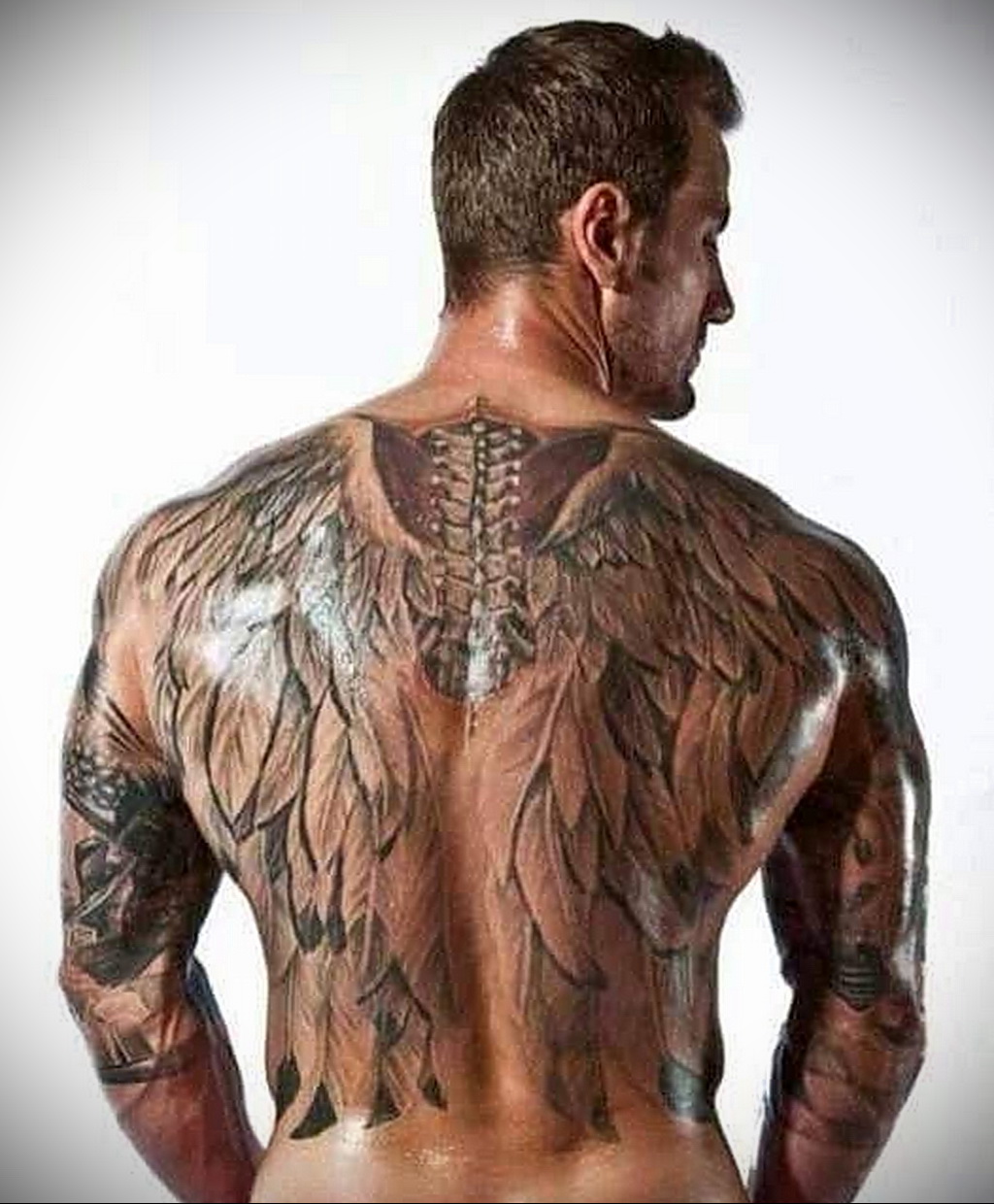 Татуировки на спине мужские.