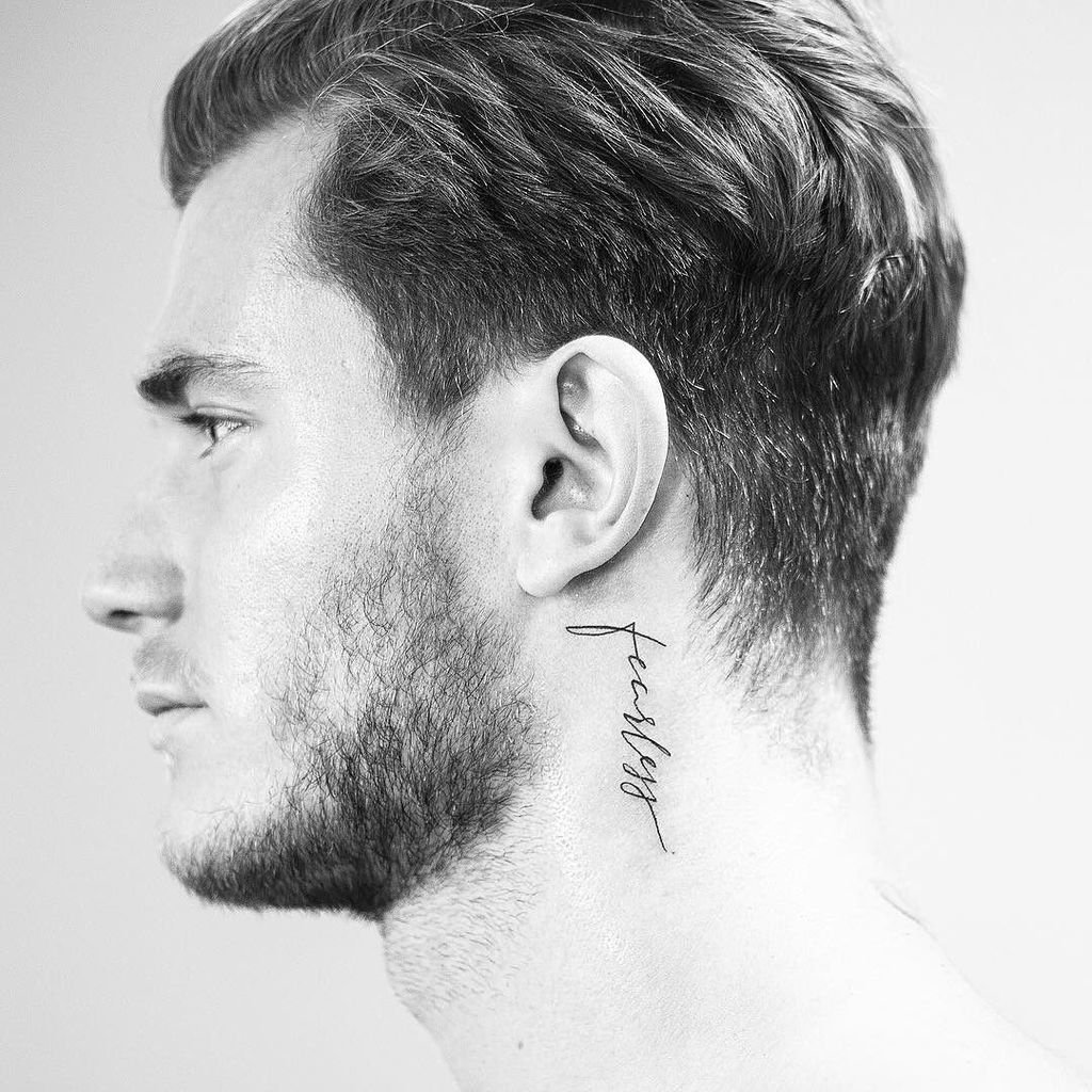 Татуировки на шее мужские.