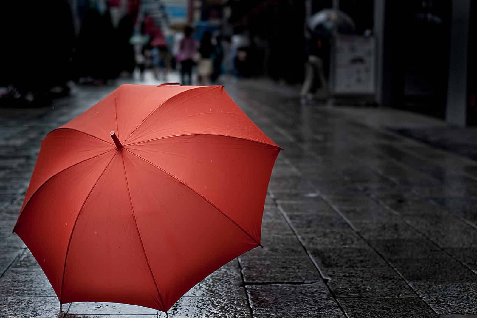 Красный зонт (70 фото) .