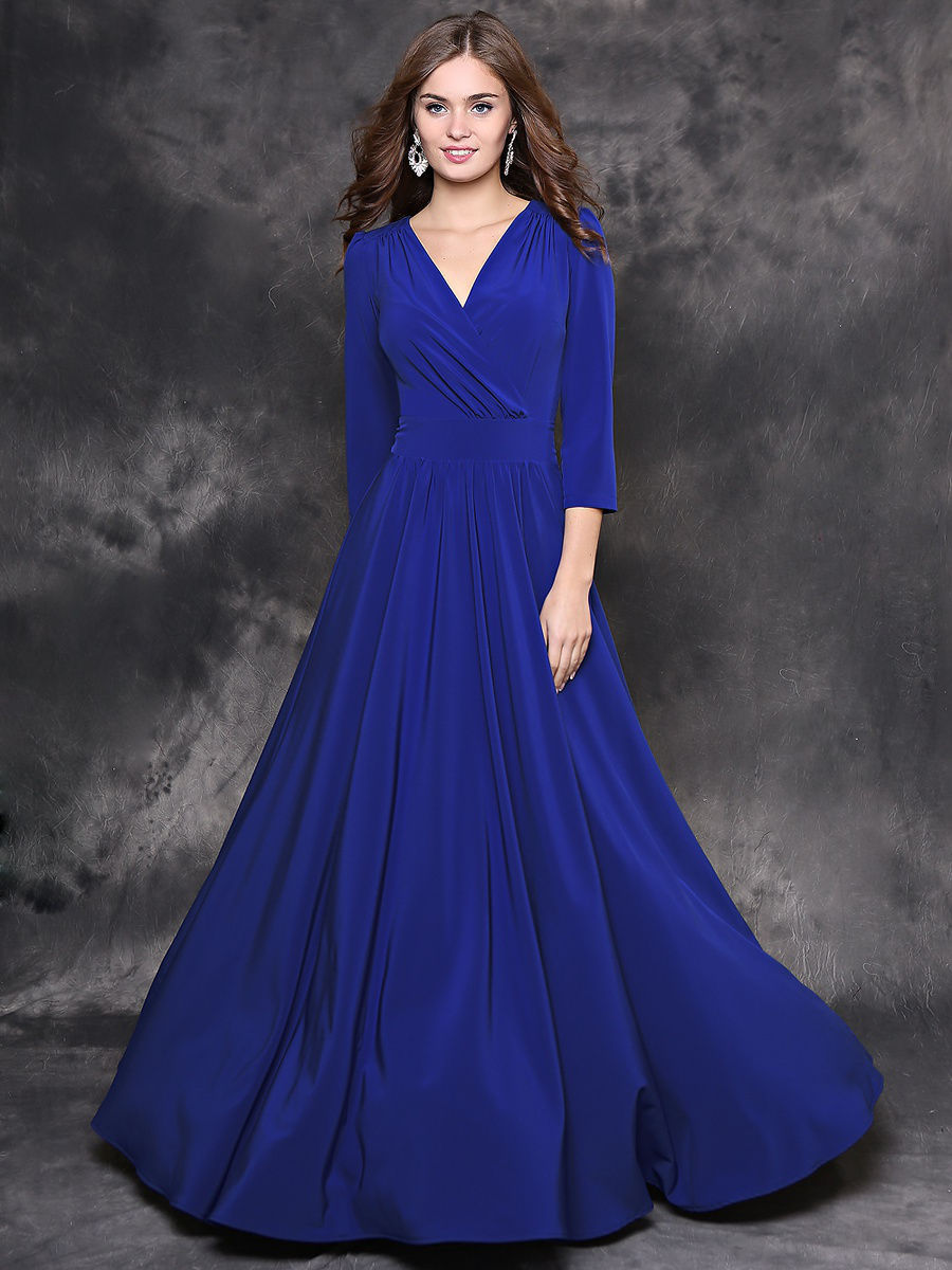Длинное синее платье