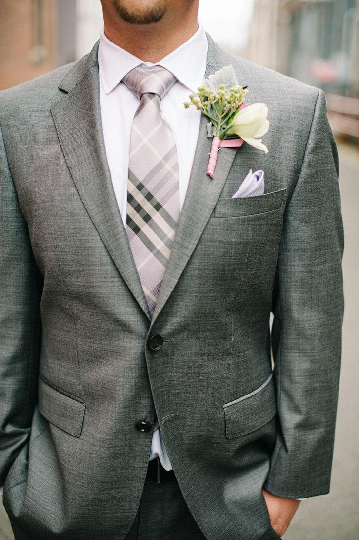 Серый костюм мужской на свадьбу