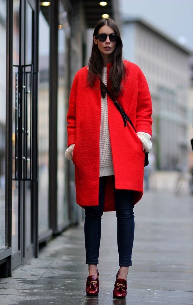 Красное укороченное пальто