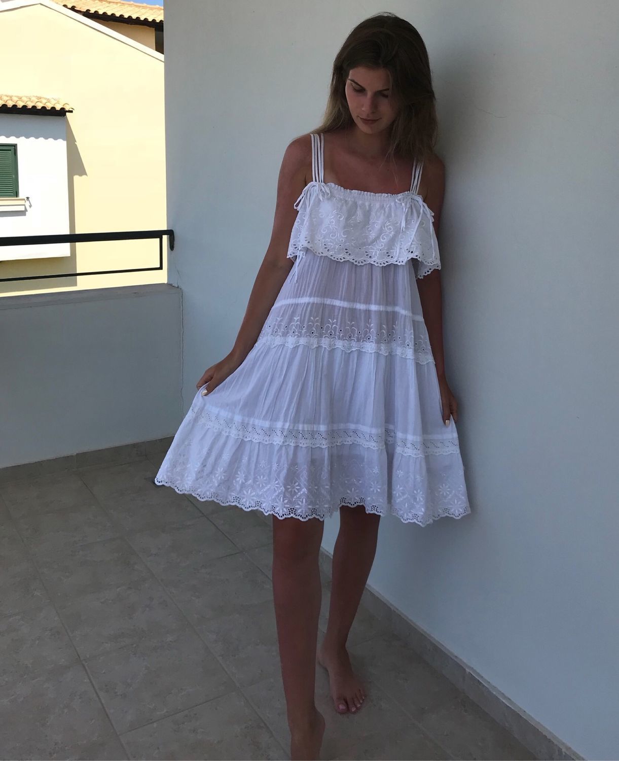 Белое летнее платье из Батиста с прошвой