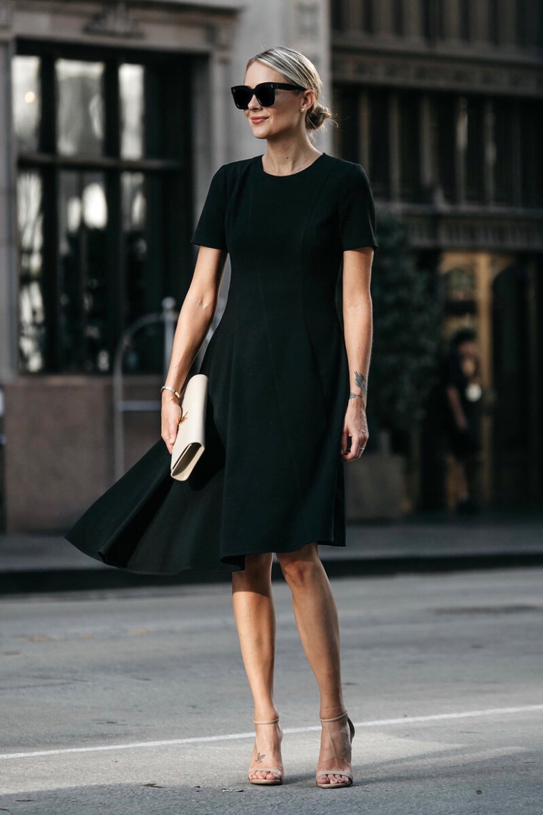 Маленькое черное платье стрит стайл