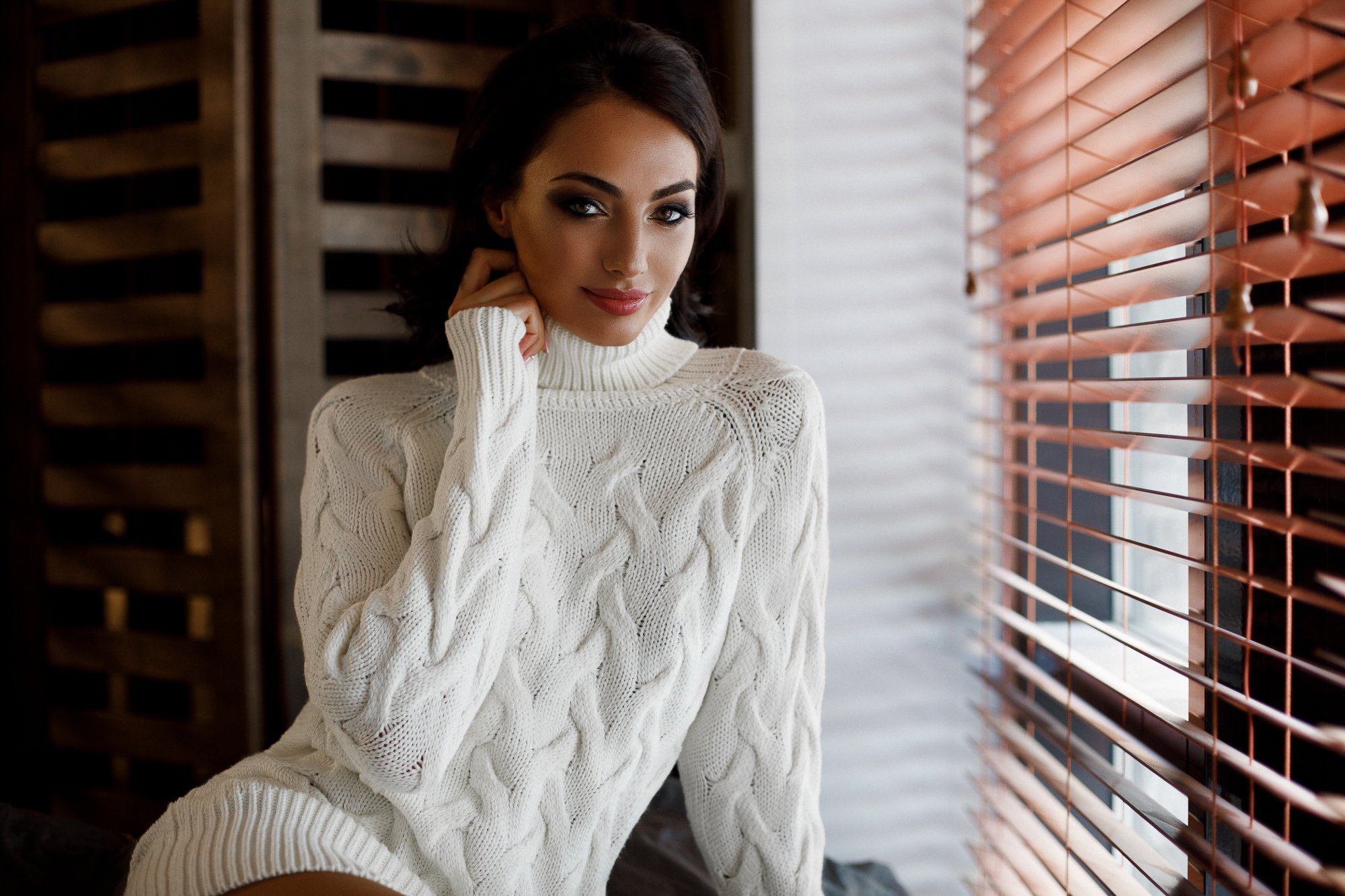 Красивый белый свитер