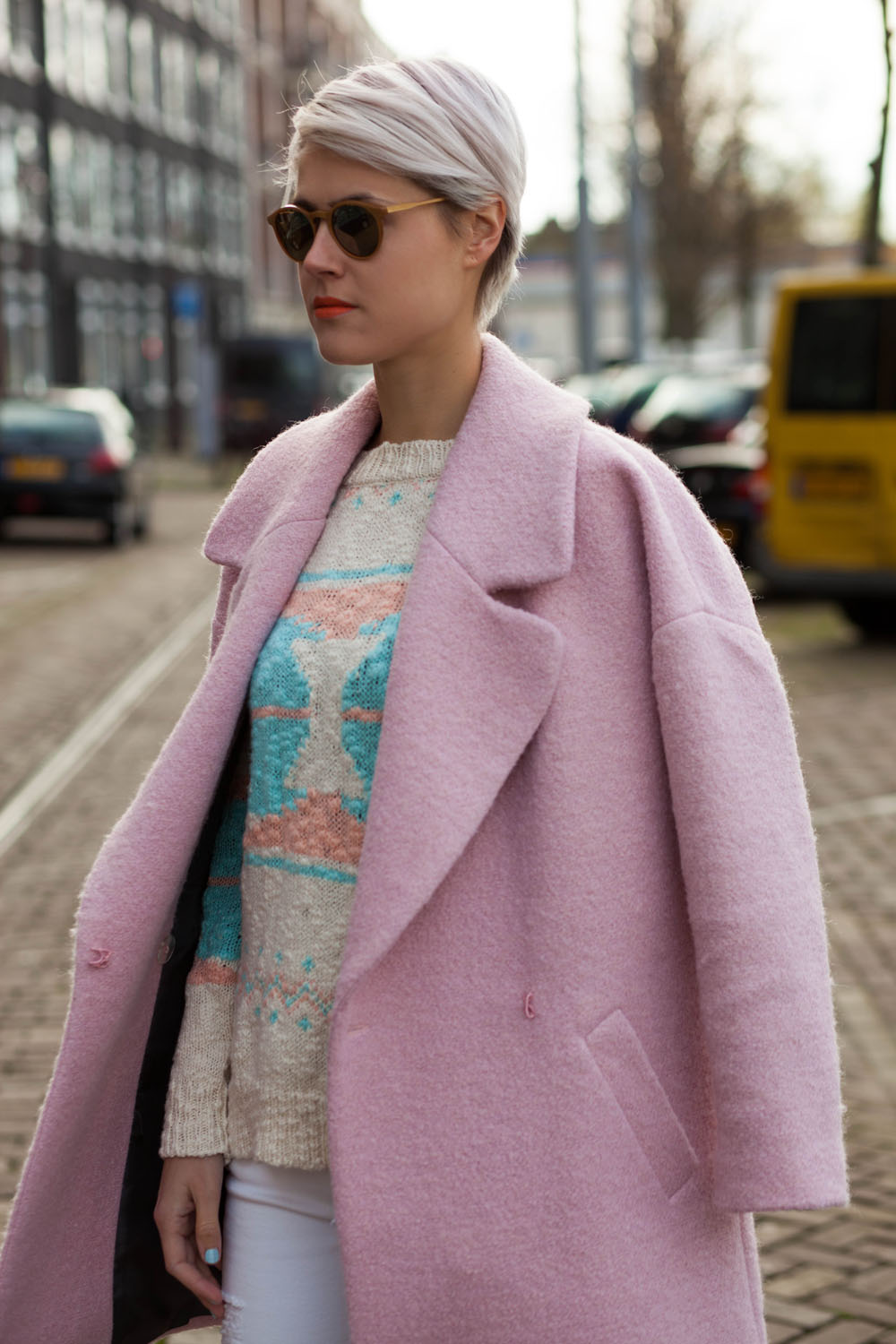 Розовое пальто кокон