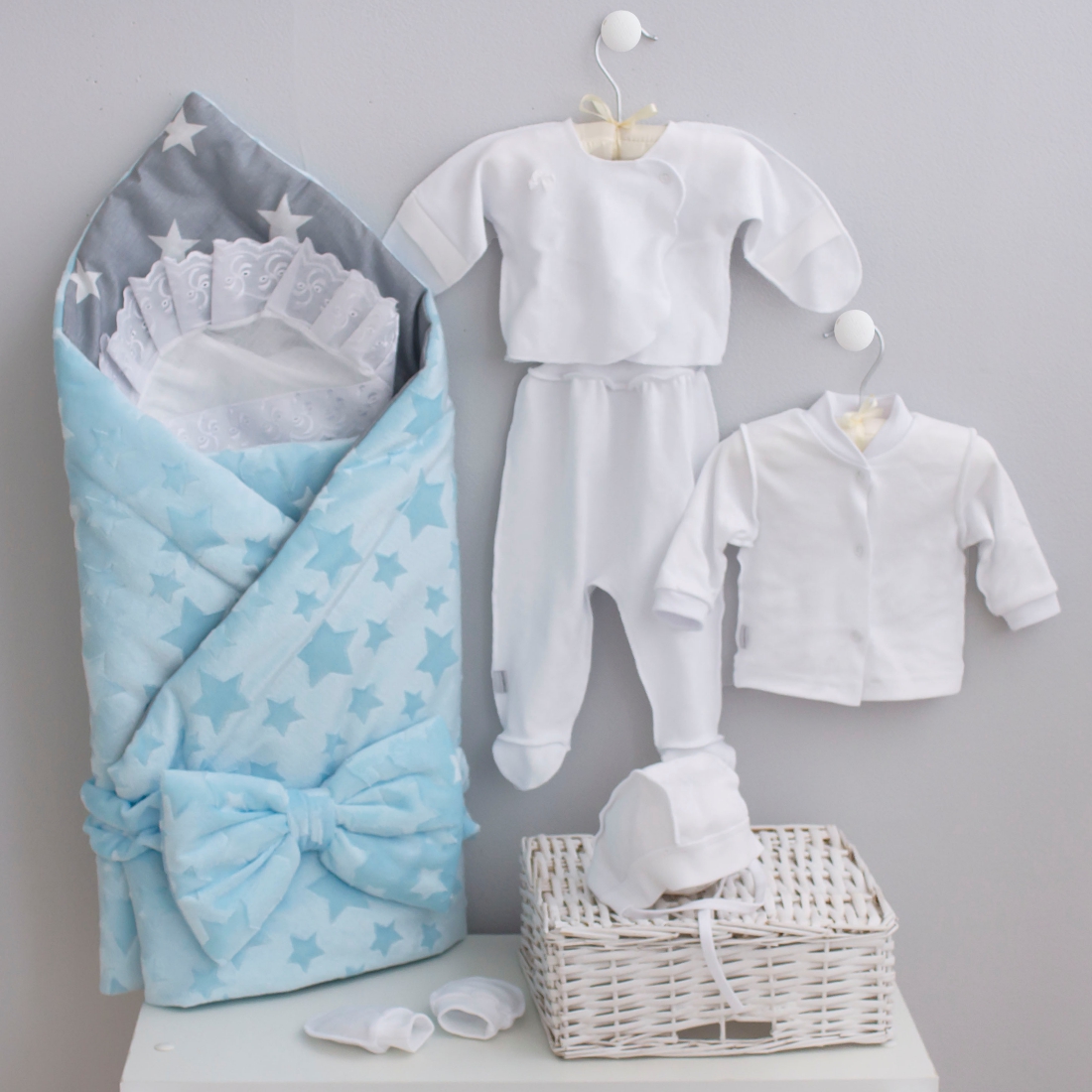 Комплект одежды на выписку для новорожденных