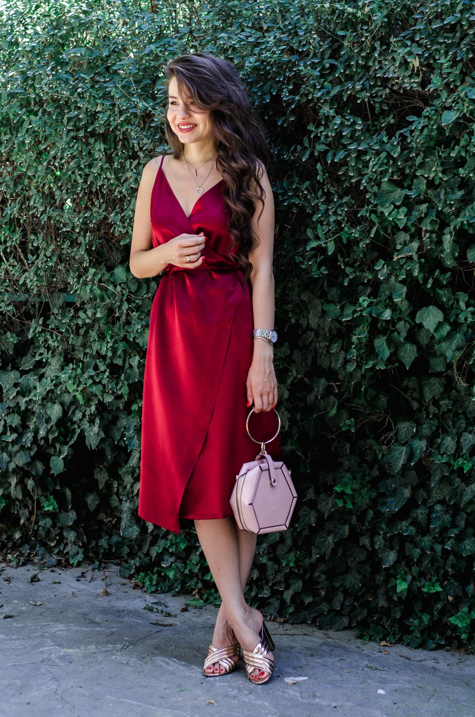 бордовое платье с чем носить фото