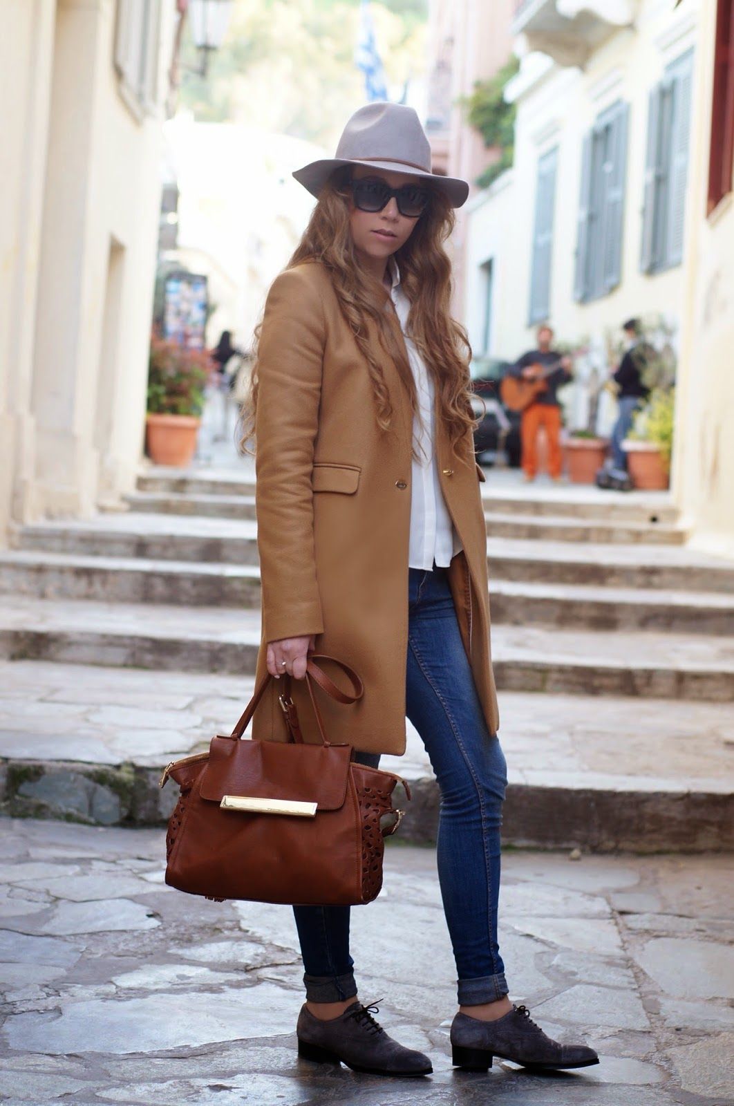 Обувь к коричневому пальто