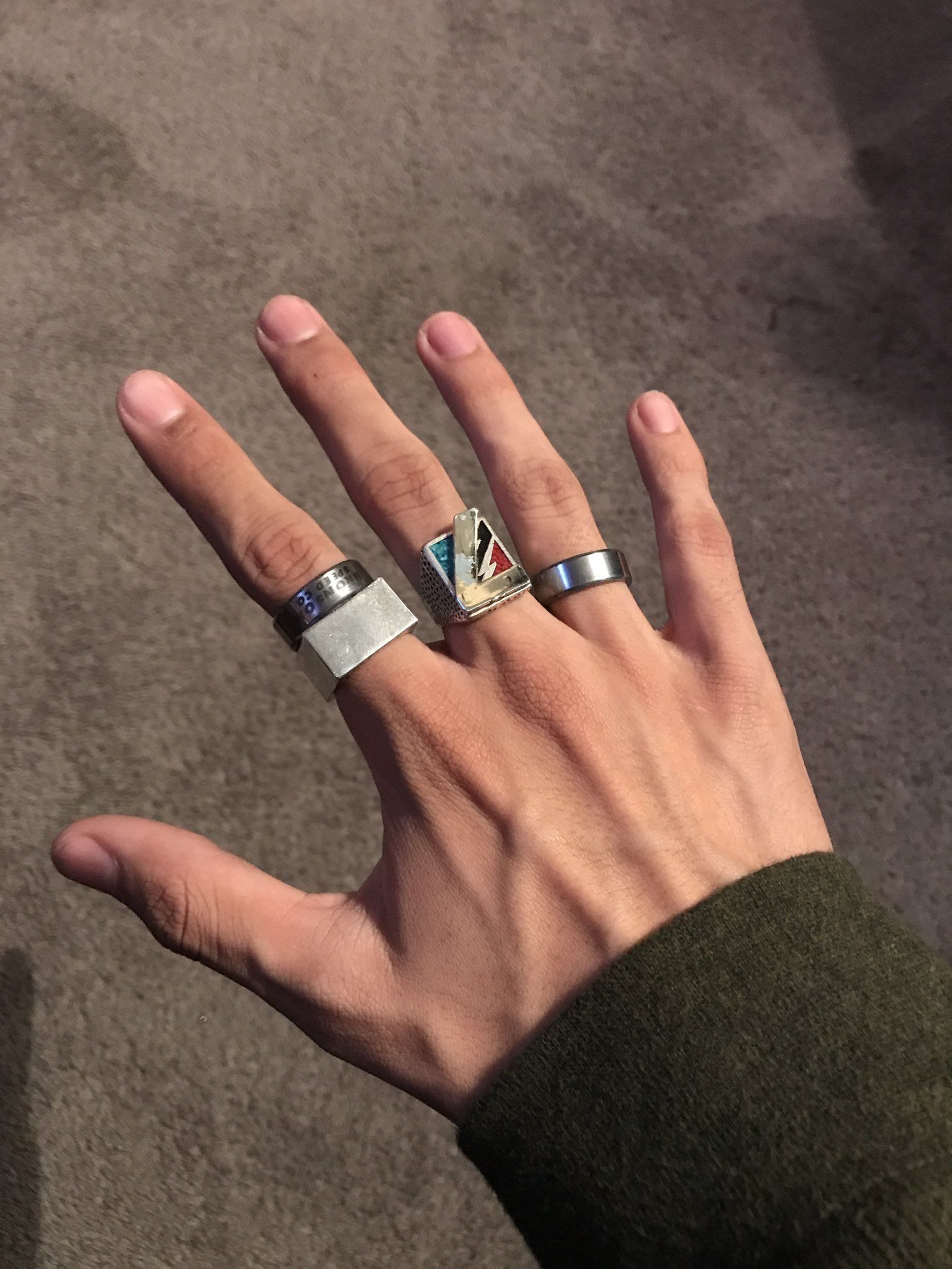 кольцо на большом пальце геи фото 23