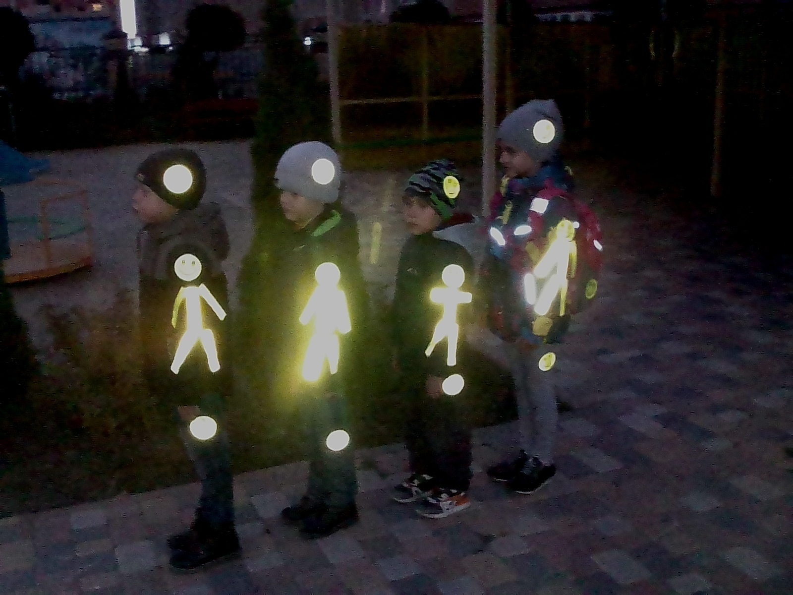 Светоотражатели для пешеходов