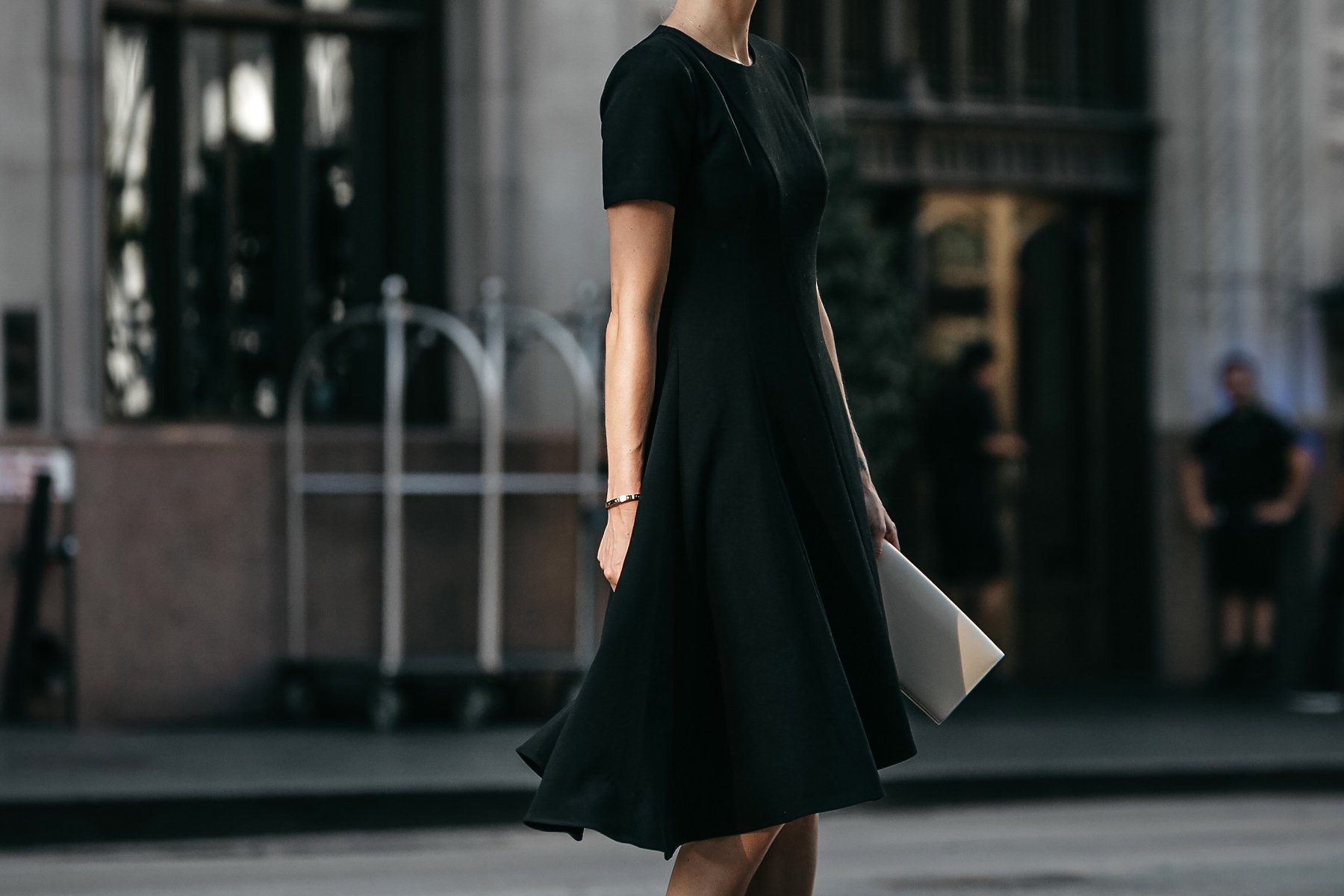 Черное платье Шанель классическое
