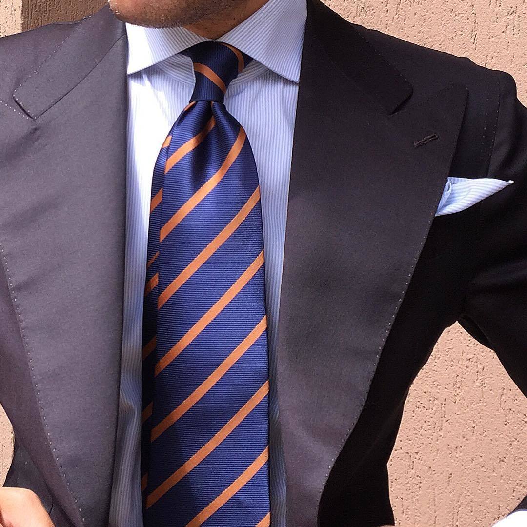Костюм с галстуком