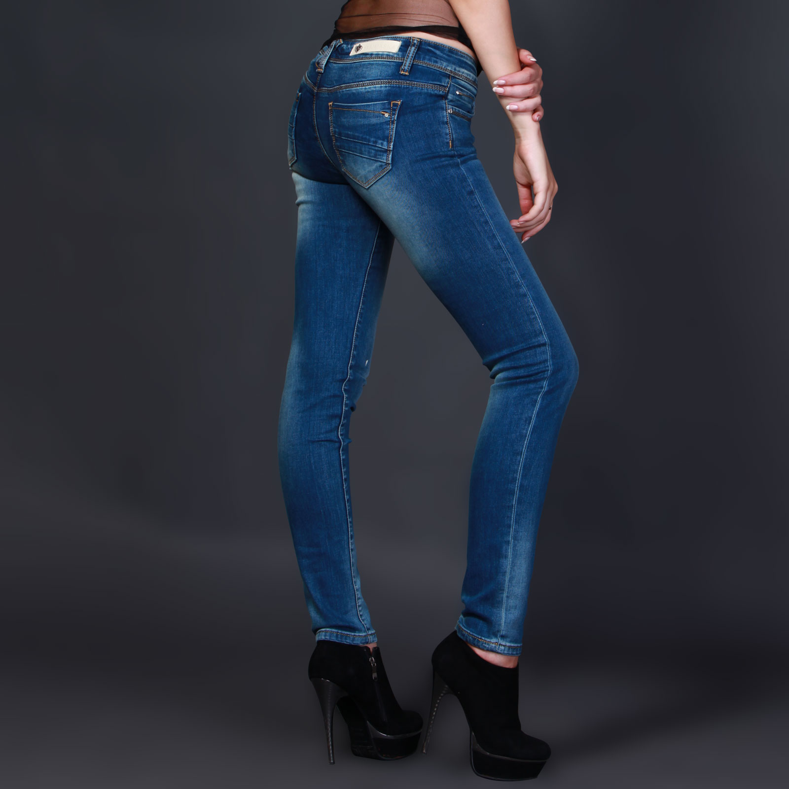 Длинные джинсы женские