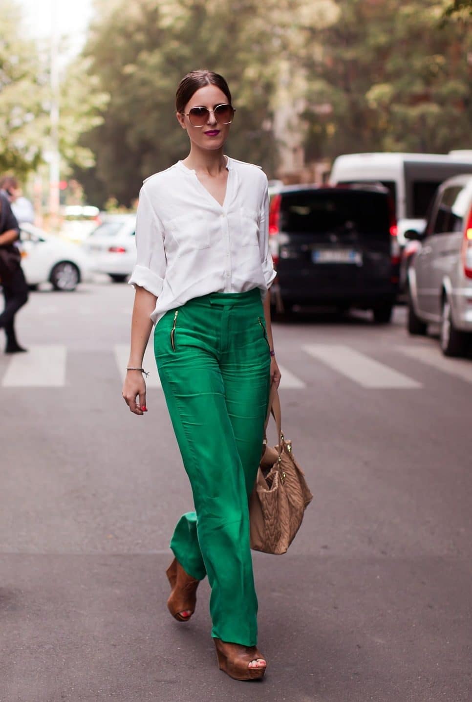 С чем носить зеленые брюки? (50 фото)