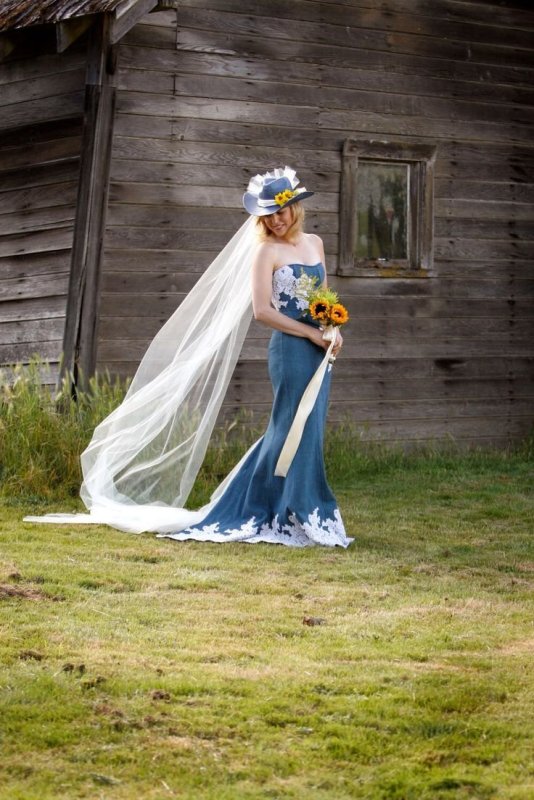 Свадебное платье с джинсовкой