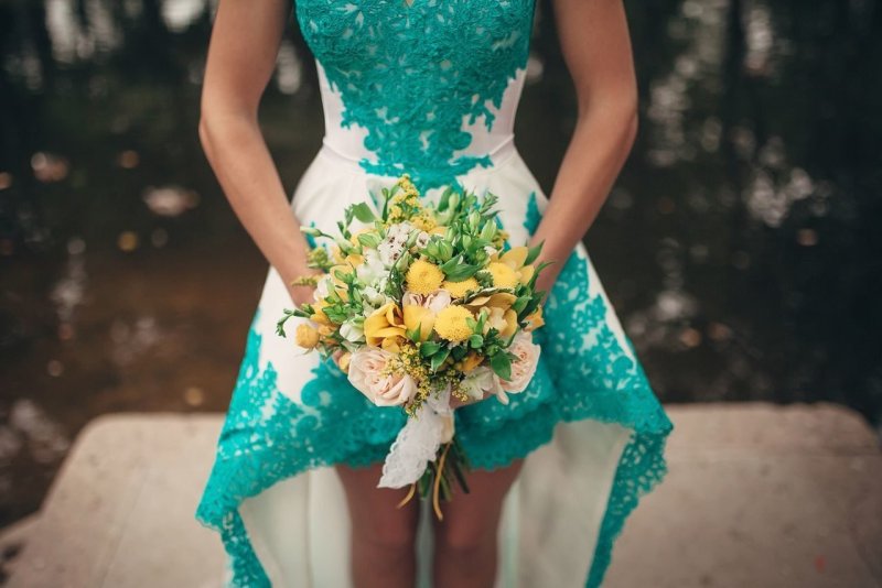 Бирюзовые платья подружек невесты
