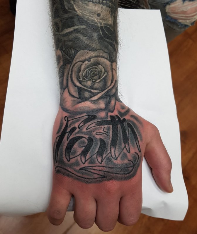 Татуировки егора крида на левой руке