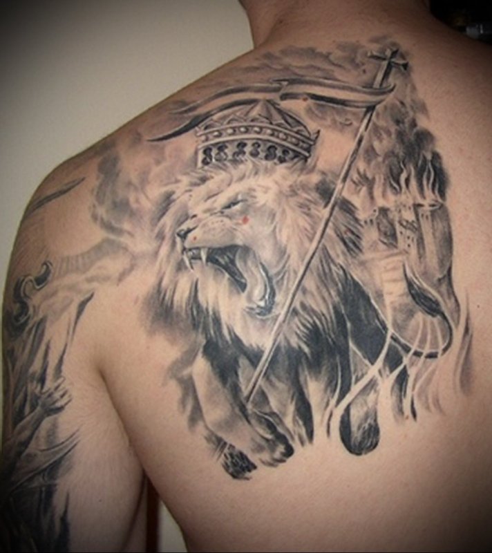 Татуировки дракона на лопатке мужские.