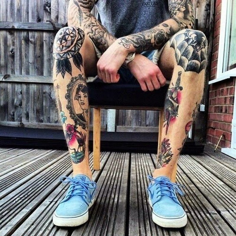 Татуированная нога мужская