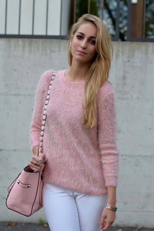 Розовый свитер (51 фото)