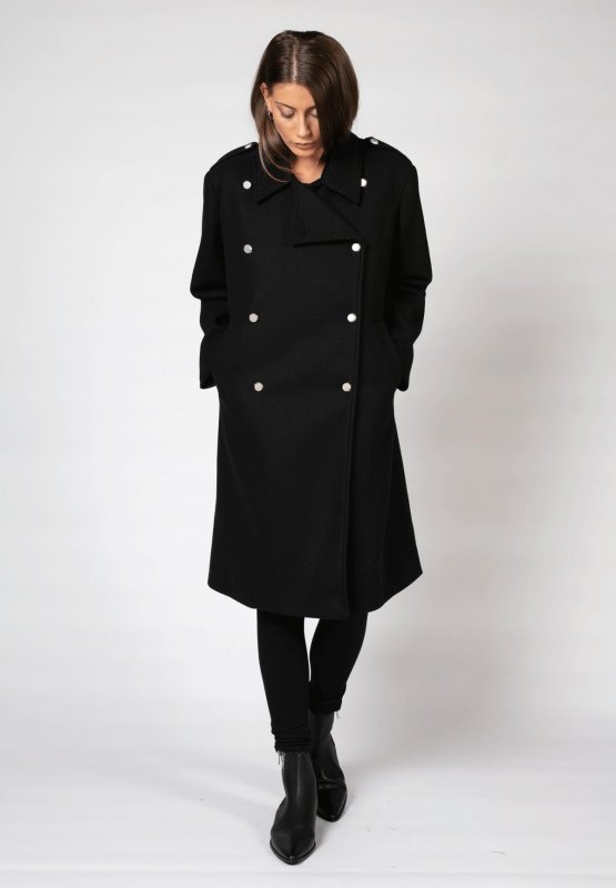 Женское черное пальто (153 фото)