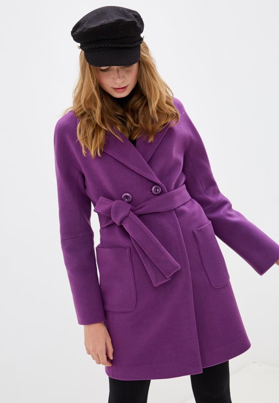 Фиолетовые пальто на подиуме