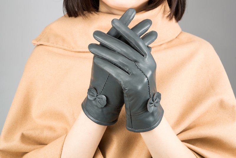 Длинные кожаные перчатки осень 2020диуме