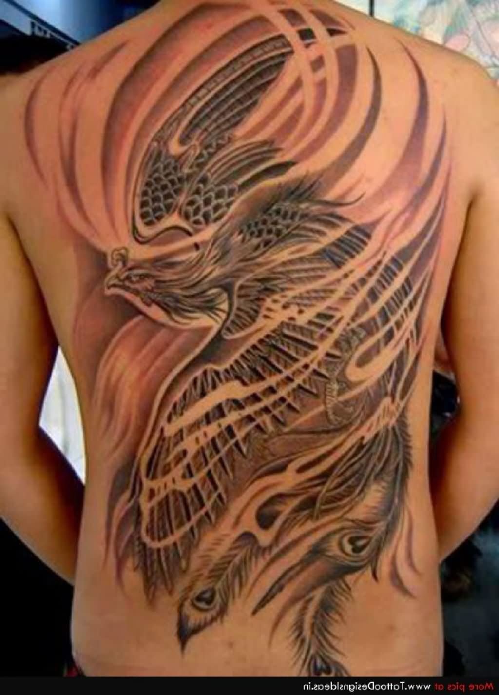 Татуировка Феникс на спине мужчины