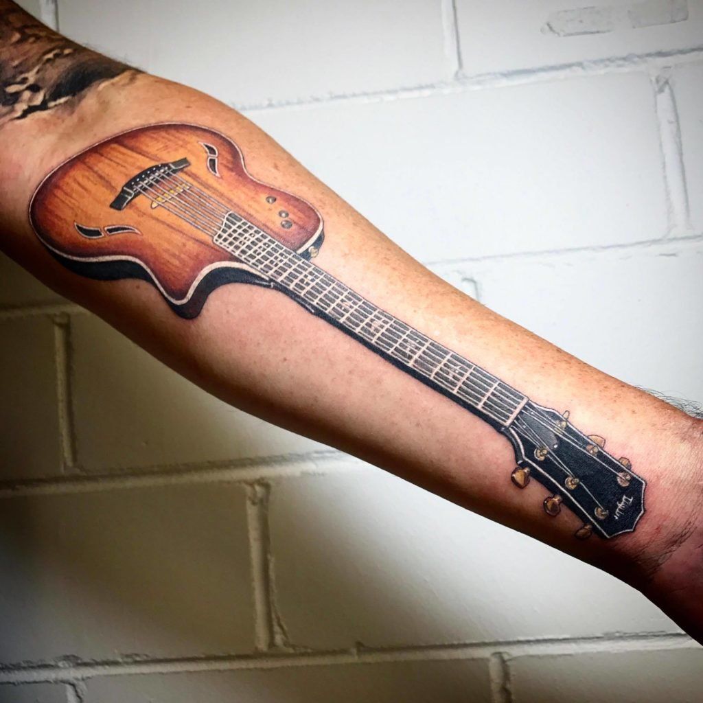Гриф бас гитары тату