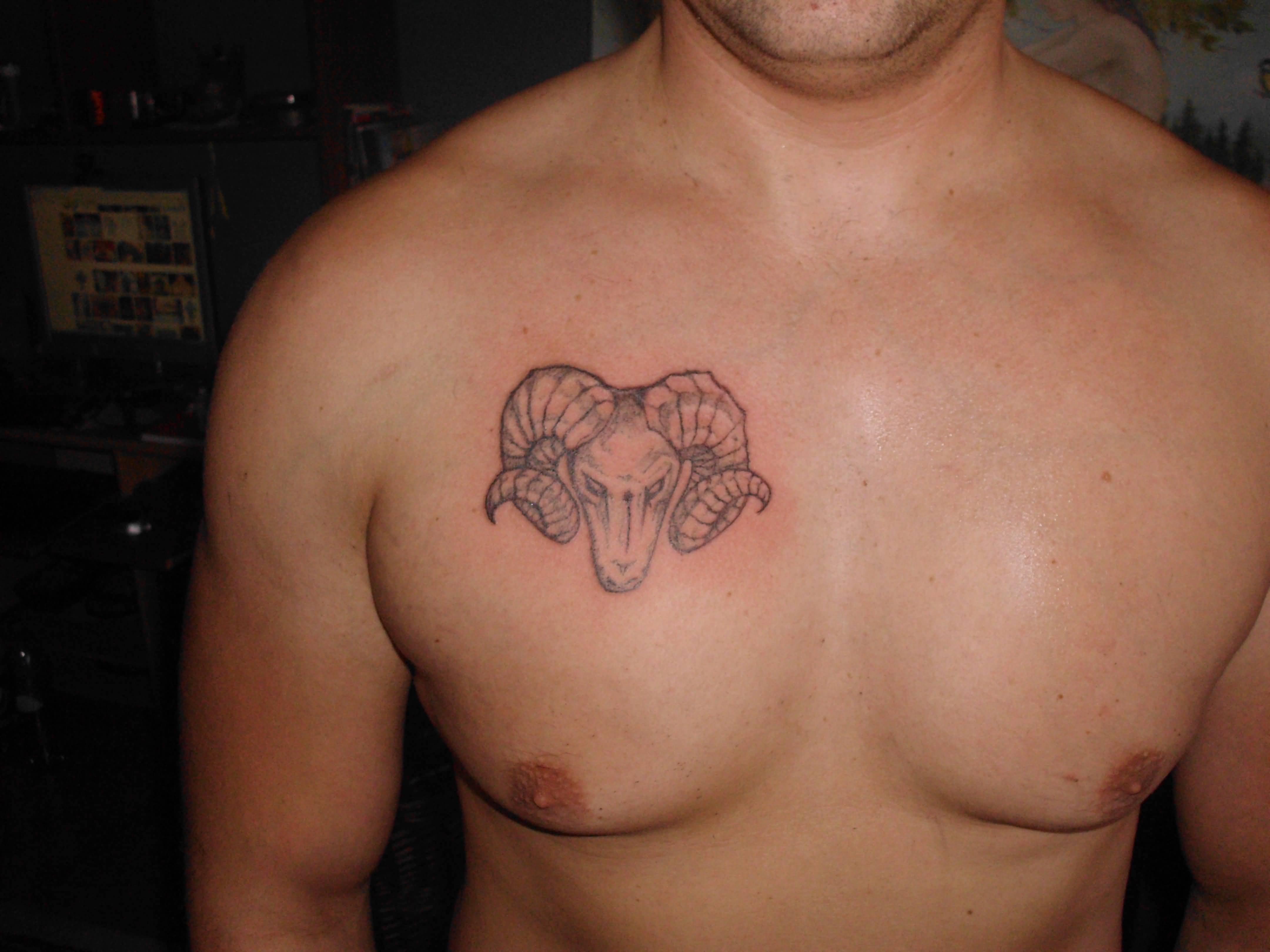 татуировки для мужчин груди фото 102