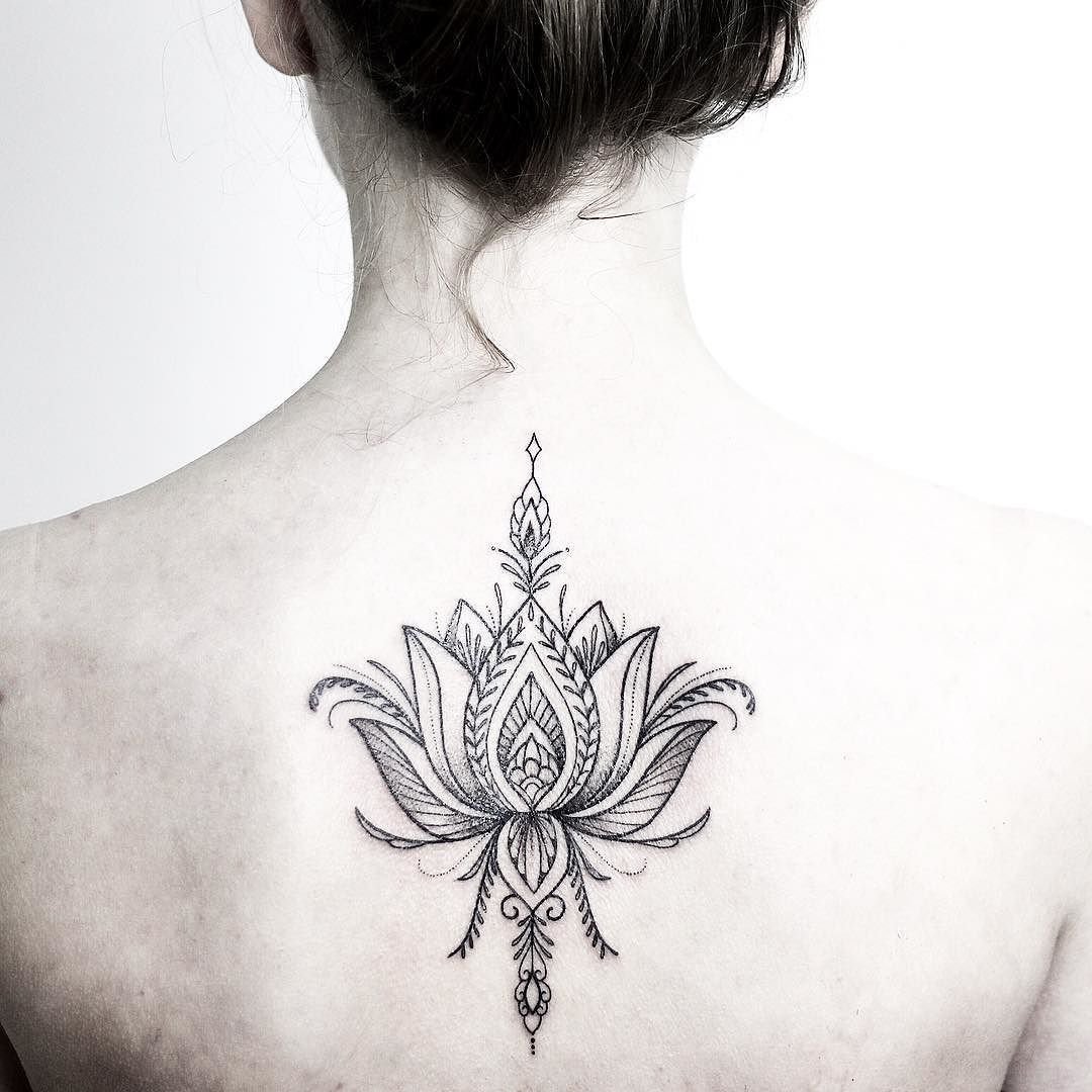 Татуировка Лотос на спине эскизы