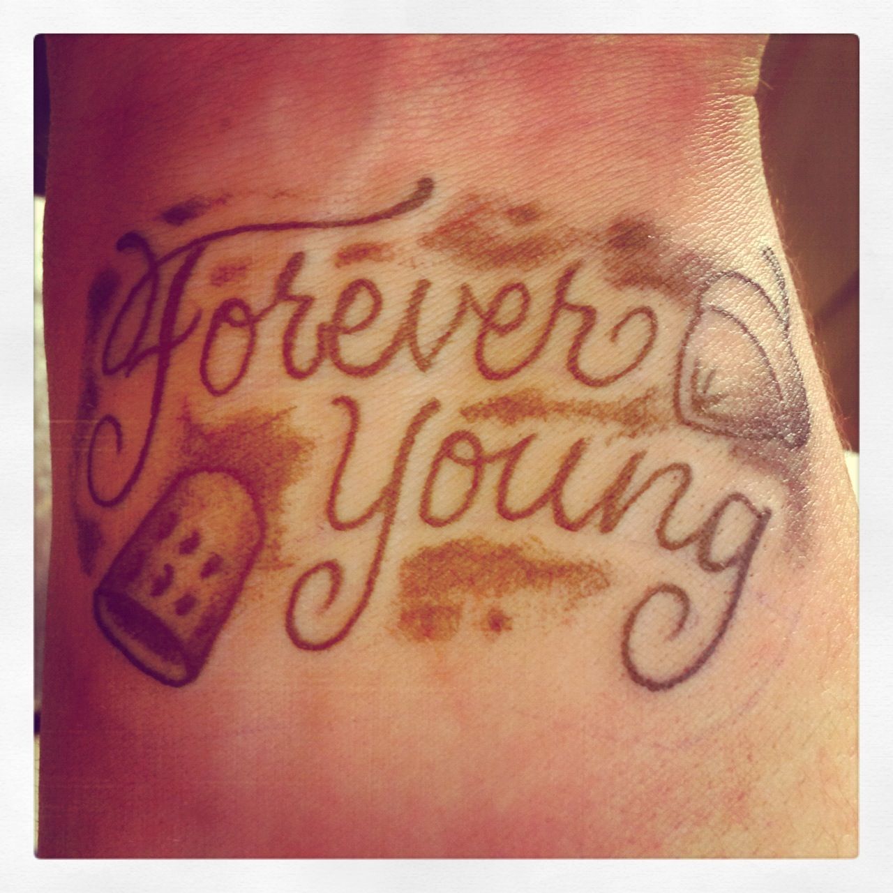 Forever young тату