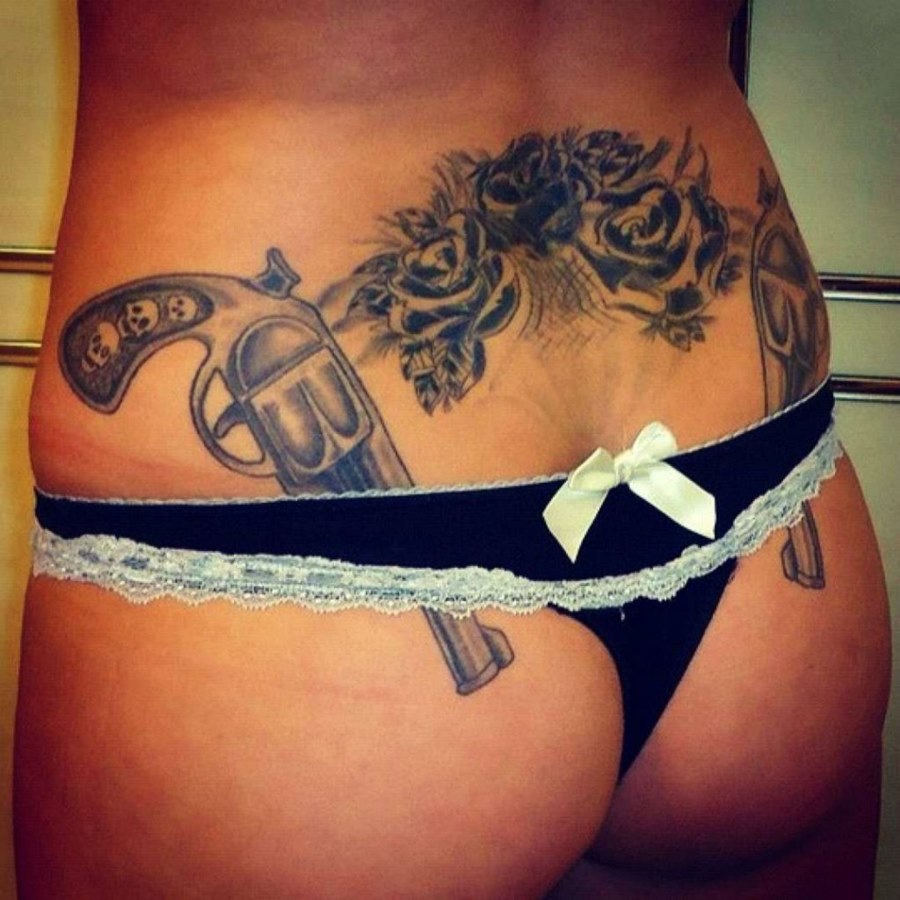 татуировки на жопе у женщин фото 78