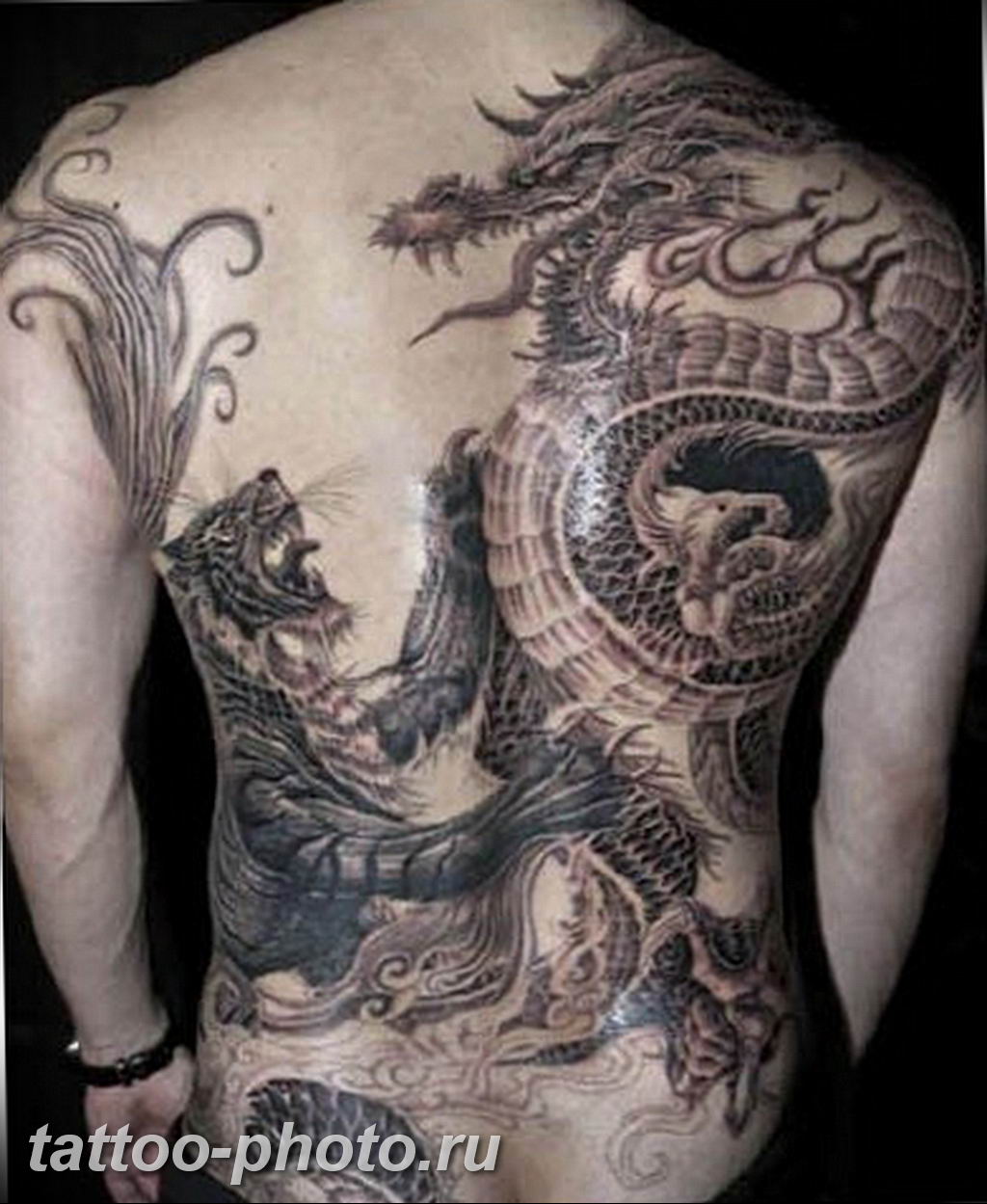 Фото тату дракона на спине