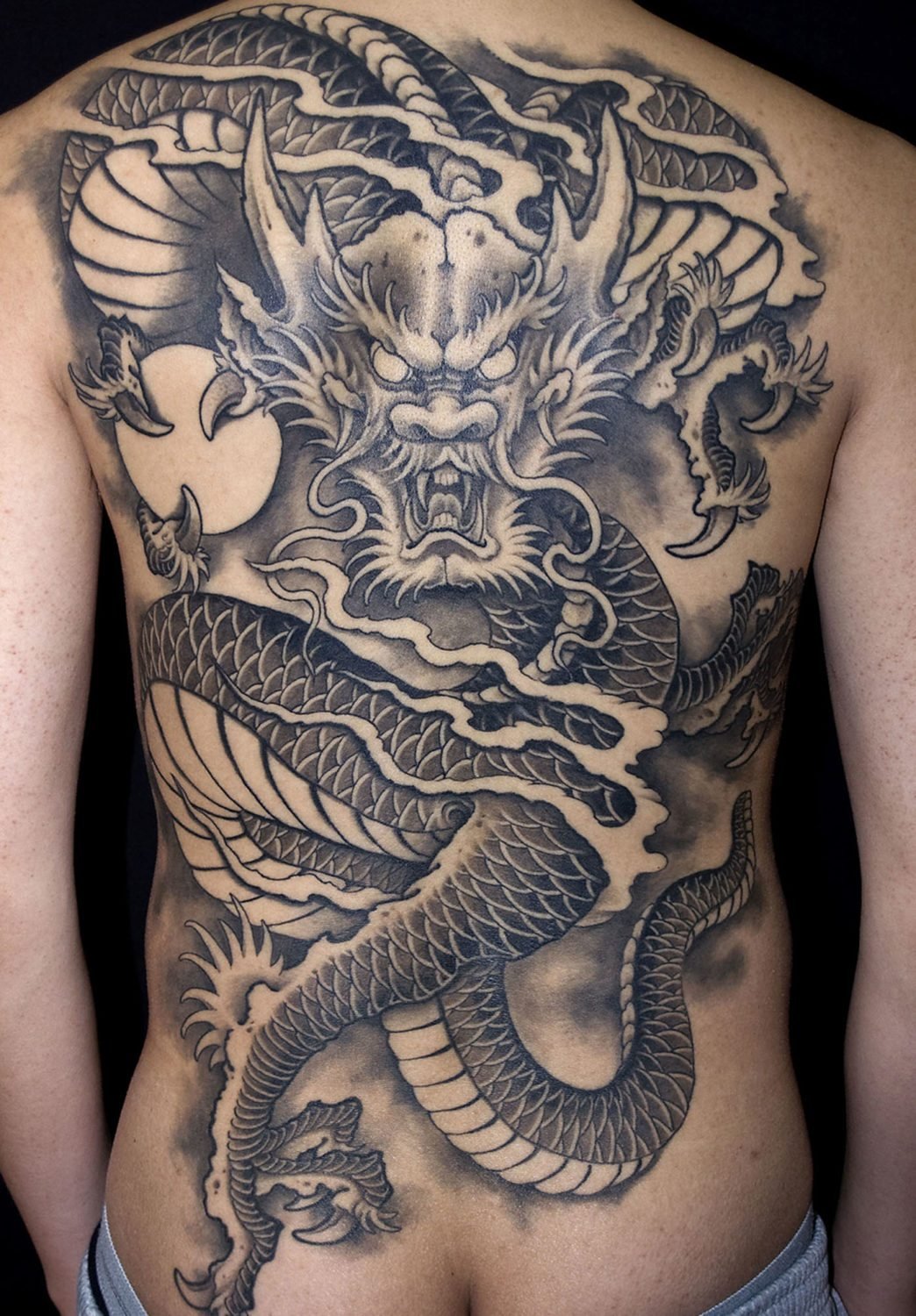 Японский дракон на спине