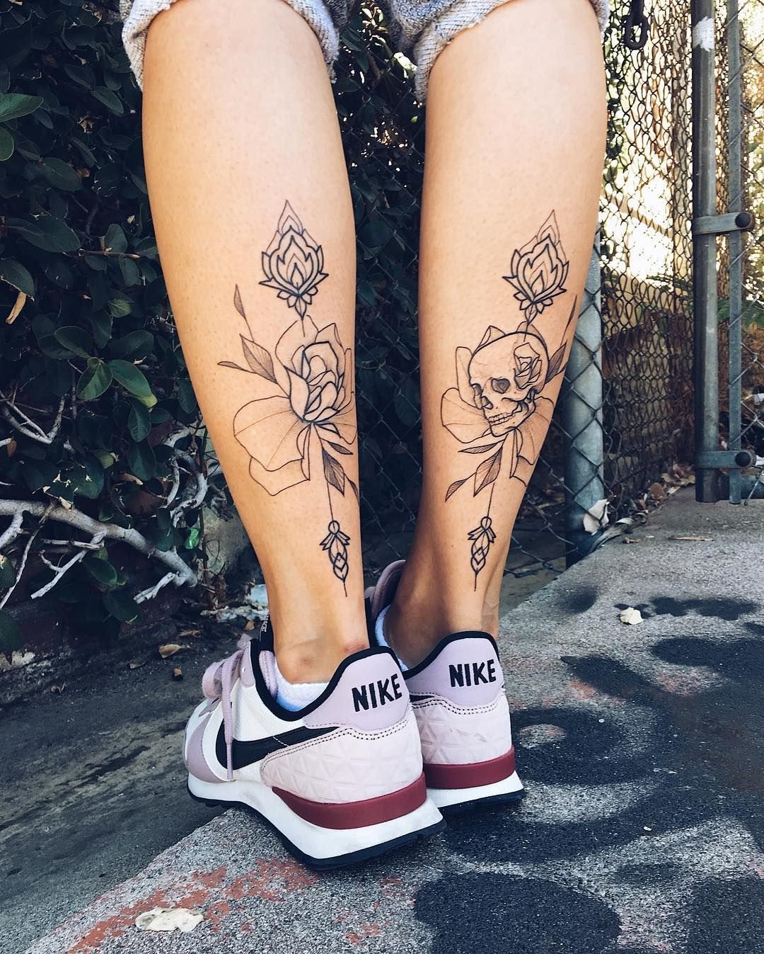 Татуировка на ноге для девушек на икре: идеи, стили, уход - tattopic.ru