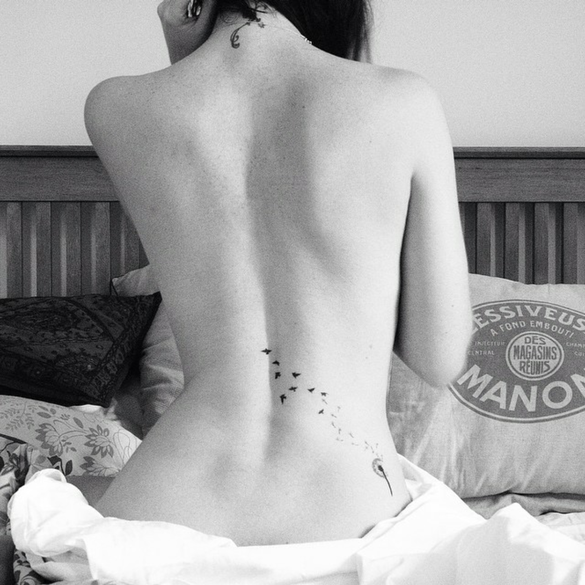 Татуировки для девушек на позвоночнике (73 фото) .