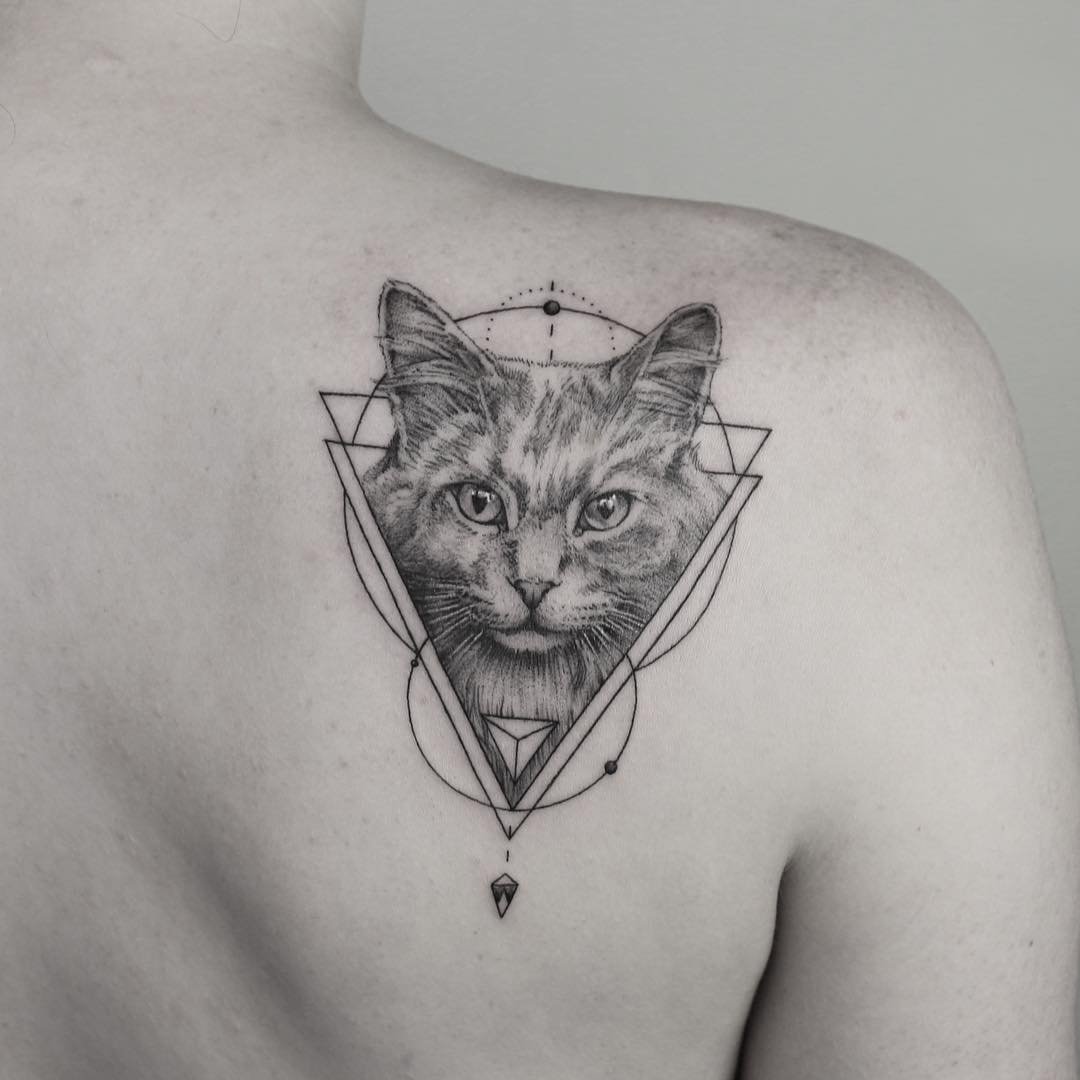Геометрический кот тату