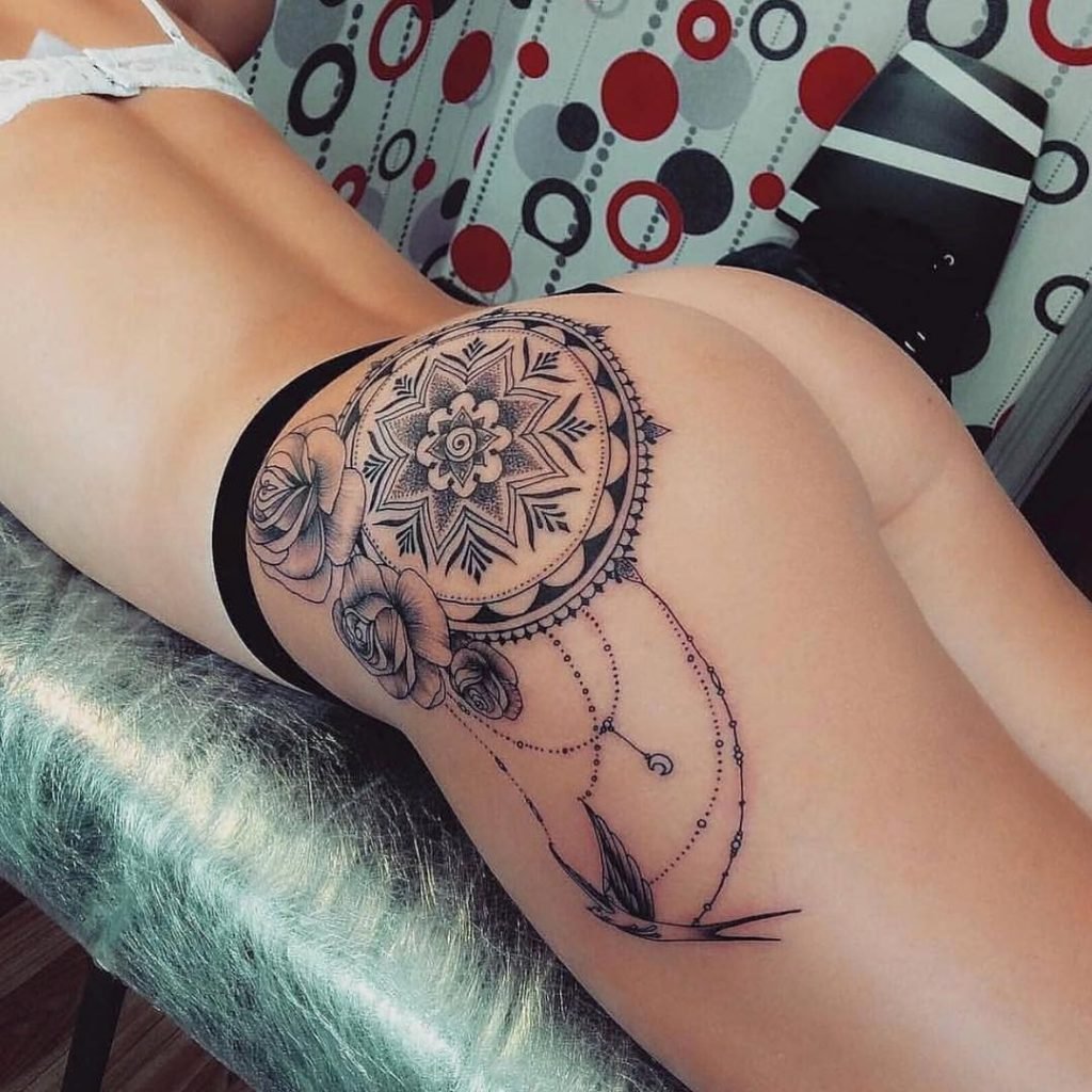 Татуировки на жопе девушки: самые популярные образцы и их значение -  tattopic.ru
