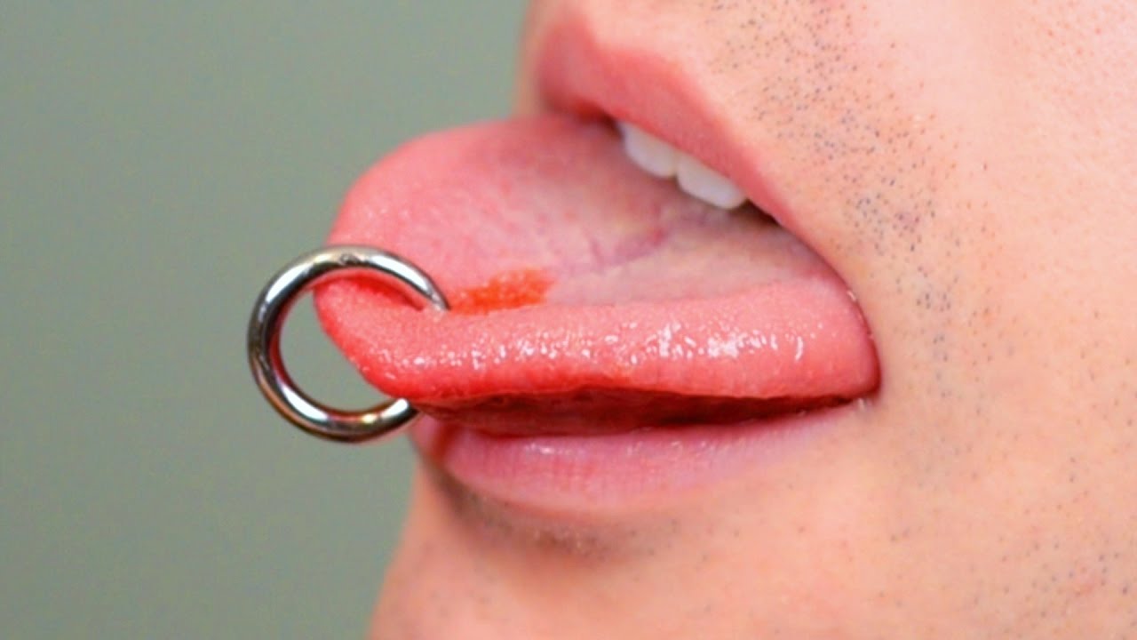 Колечко на половых губах жены фото