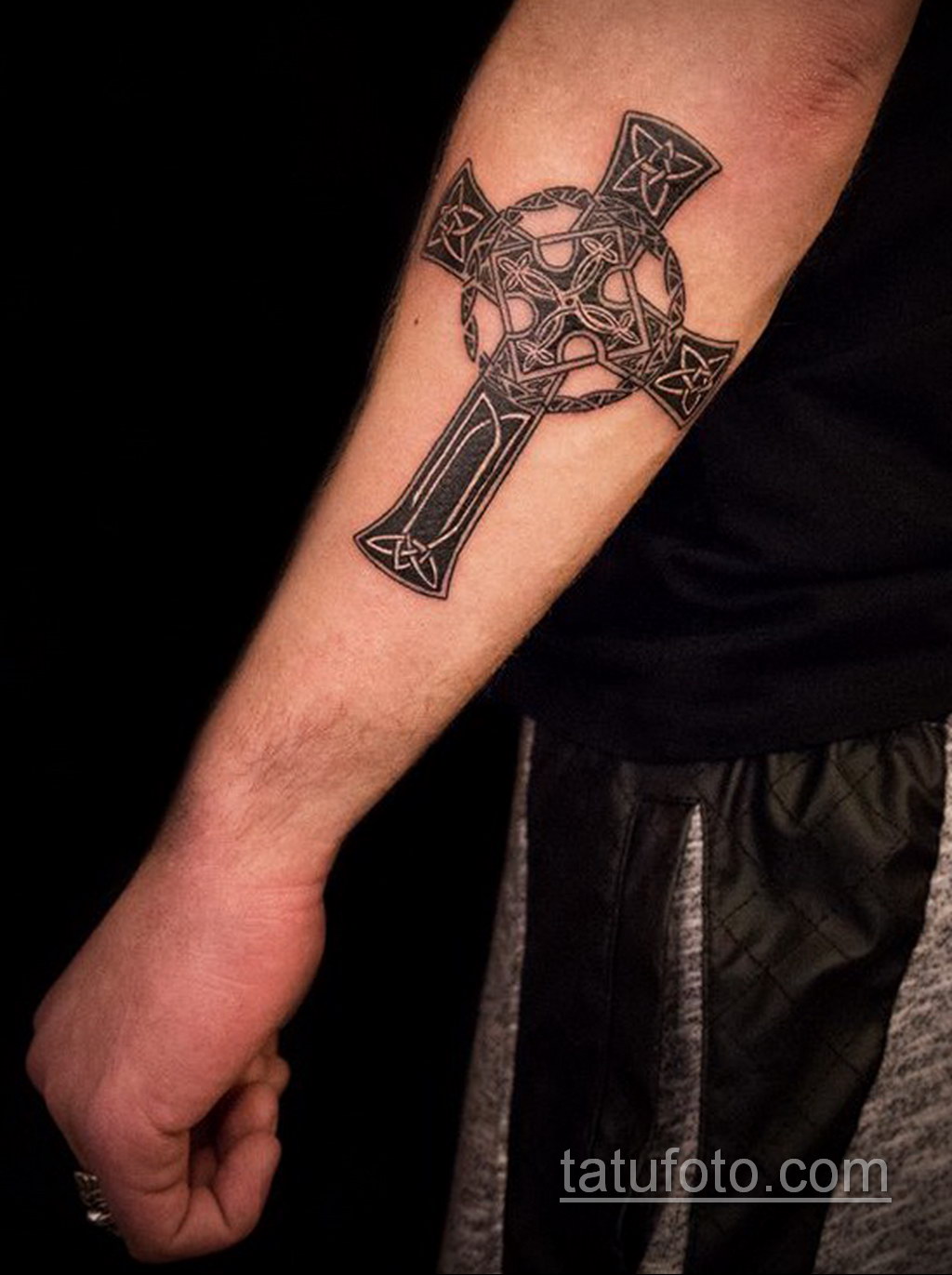 Кельтский крест тату на руке мужские
