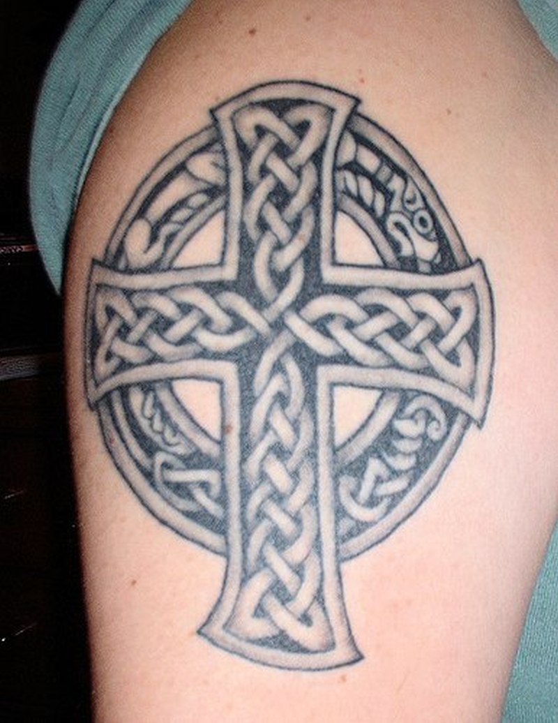 Татуировка Кельтский крест на груди