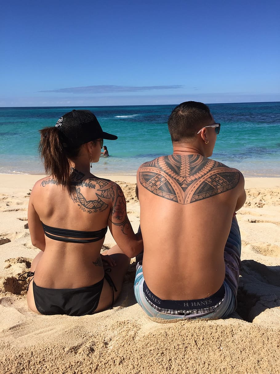 Татуированные на пляже
