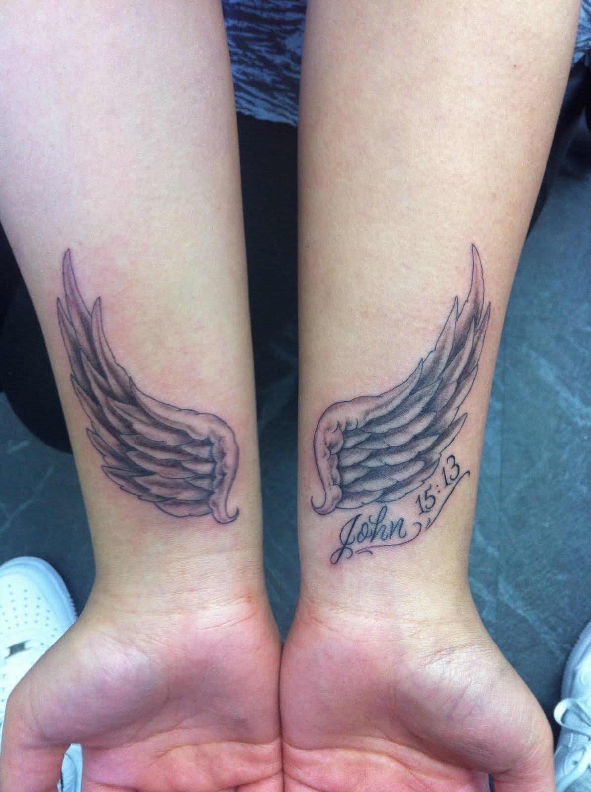 Татуировки на запястье крылья (59 фото) .