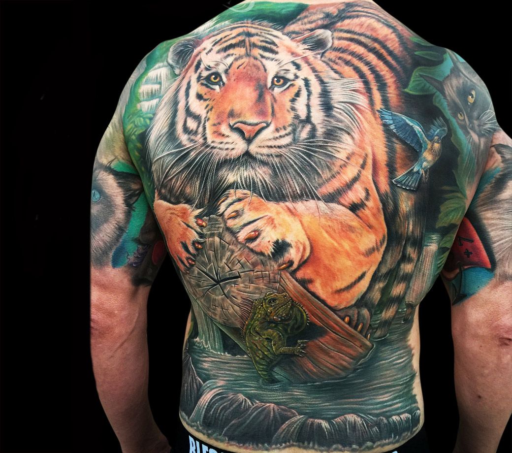 Тату тигра на спине