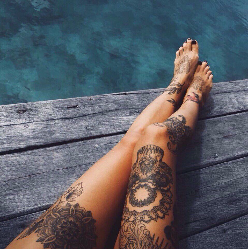 Татуировка на ноге